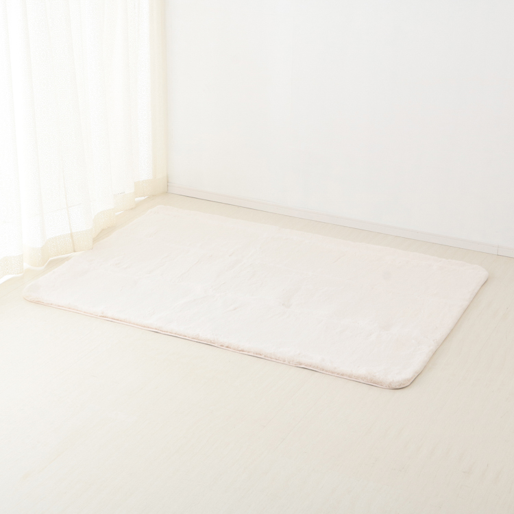 ホームコーディ ふんわり フェイクファーラグ | イオンスタイル