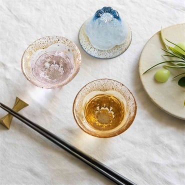 東洋佐々木ガラス　酒杯（琥珀・金箔）