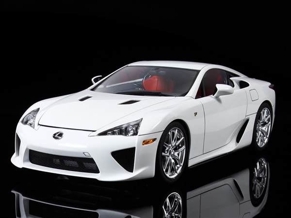 希少★レクサス LEXUS★9.0型★エナメル★非売品★美品★プロモデルスタンド LEXUS COLLECTION 2024 SPRING／SUMMER