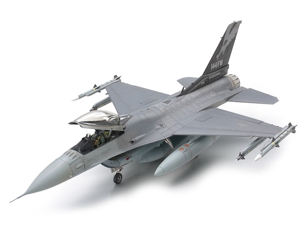 タミヤ 傑作機シリーズ 1/48 ロッキードマーチン F-16C ［ブロック25