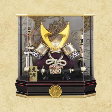 龍頭鉄兜(大)座布団付☆新品☆箱入り1セット限り❗️ 純金箔押大鍬兜 10号 正絹赤糸縅 会津塗双龍収納飾 – スガ人形店