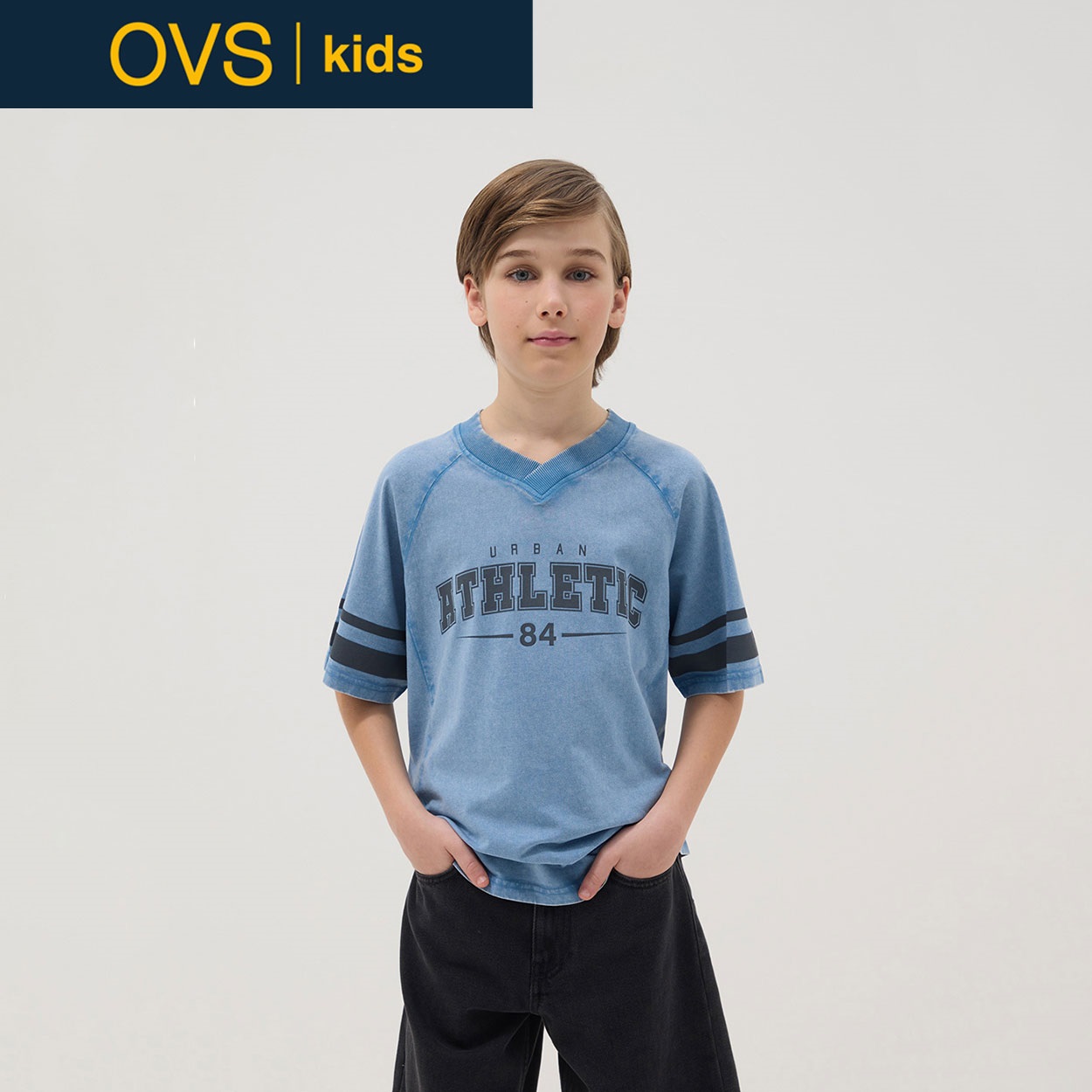 OVS KIDS(オヴィエッセ キッズ)  ブルー ピュアコットン レギュラーフィット Vネック Tシャツ（プリント） 男の子 キッズ(ライトブルー-152cm)