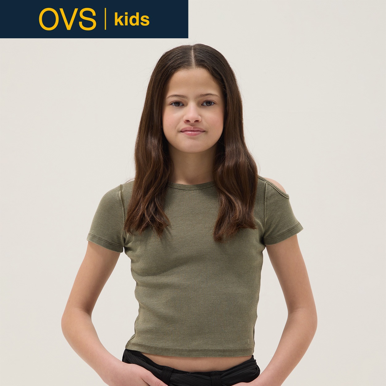 OVS KIDS(オヴィエッセ キッズ)  グリーン ストレッチコットン スリムフィット Tシャツ（カットアウトデザイン） 女の子 キッズ(アーミーグリーン-152cm)