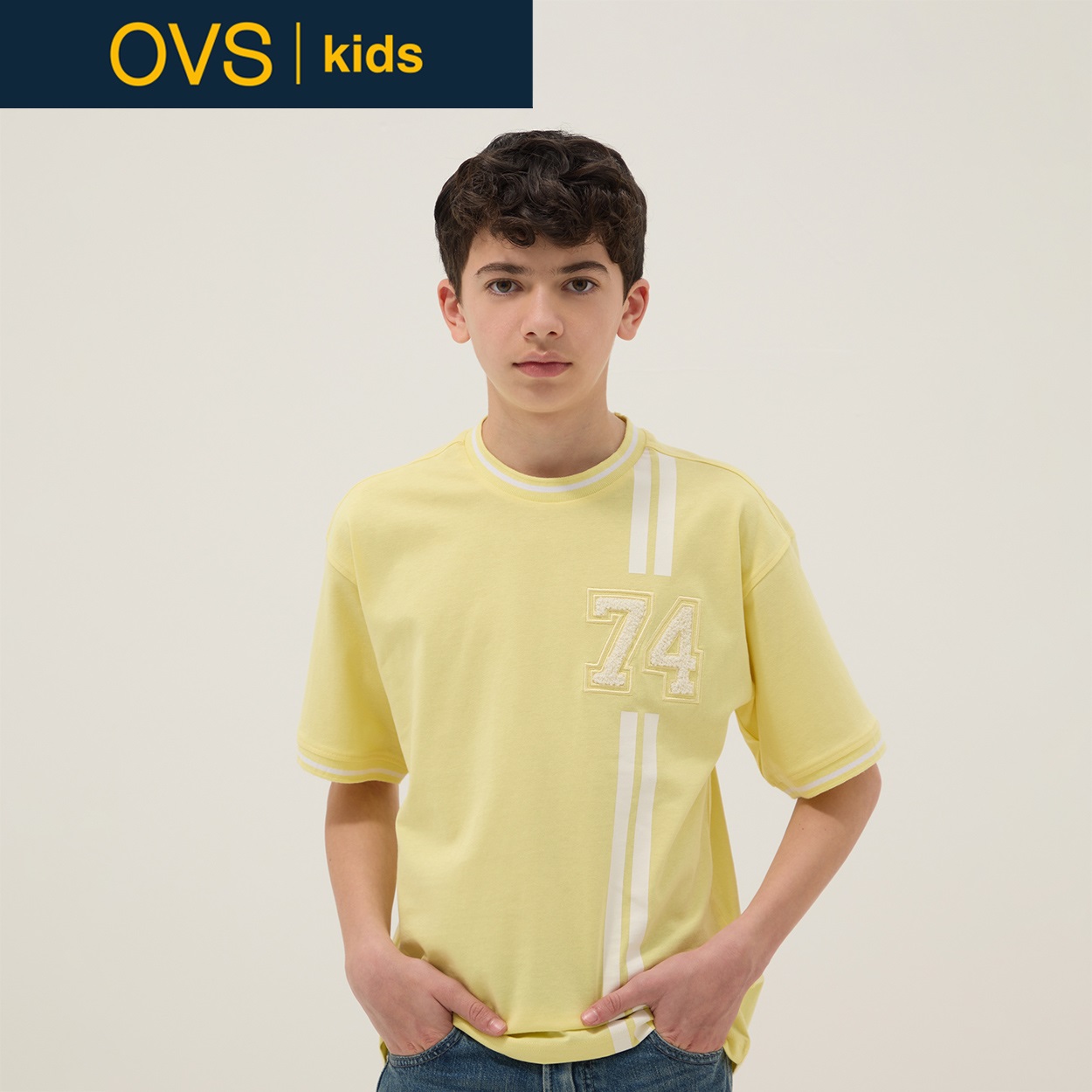 OVS KIDS(オヴィエッセ キッズ)  イエロー ピュアコットン リラックスフィット Tシャツ（ナンバープリント） 男の子 キッズ(ライトイエロー-152cm)