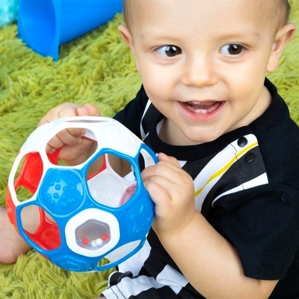 Oball オーボール サッカーラトルボール 赤×白×青 0ヶ月～ おもちゃ