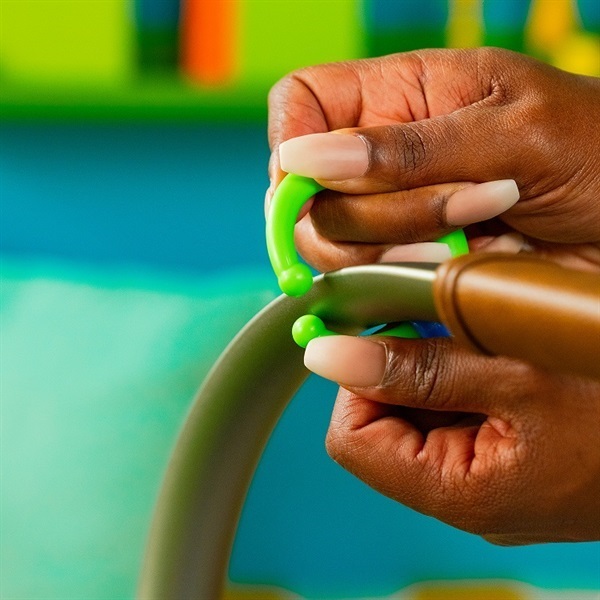 Oball オーリンク ブルー 0ヶ月～ おもちゃストラップ ベビー | イオン