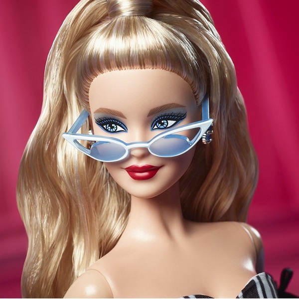 直輸入品　バービー(Barbie) 　65周年アニバーサリードール ブロンド バービー 65周年アニバーサリードール ブロンド - バービー公式