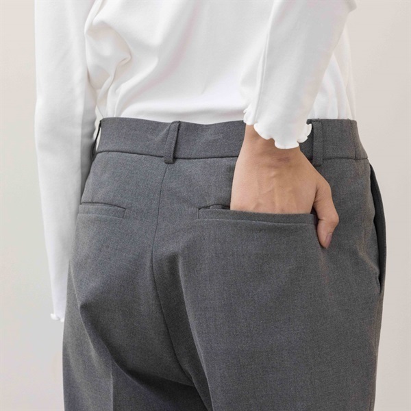 TVC(ティーヴィシー) イージーケア また下長めストレートパンツ