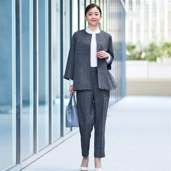 美品 大きいサイズ【エスプリミュール】パンツスーツ ストレッチ 軽量 通気性 美品 大きいサイズ【エスプリミュール】パンツスーツ ストレッチ