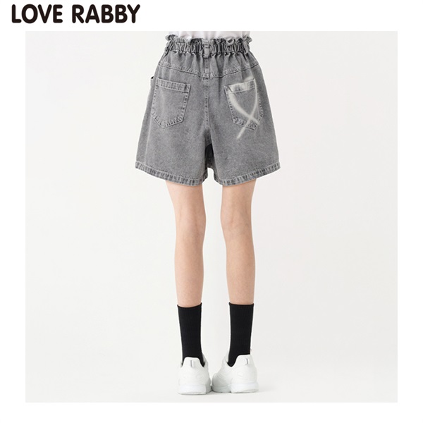 ラブラビ ファーチャーム付きケミカルデニムショートパンツ
