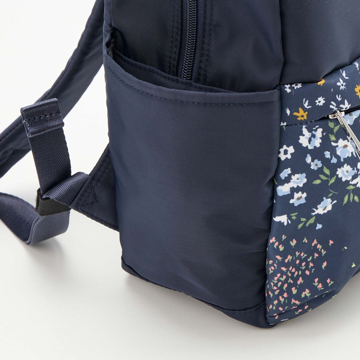 Wpc.patterns 小花柄リュック | イオンスタイルオンライン 衣料品 