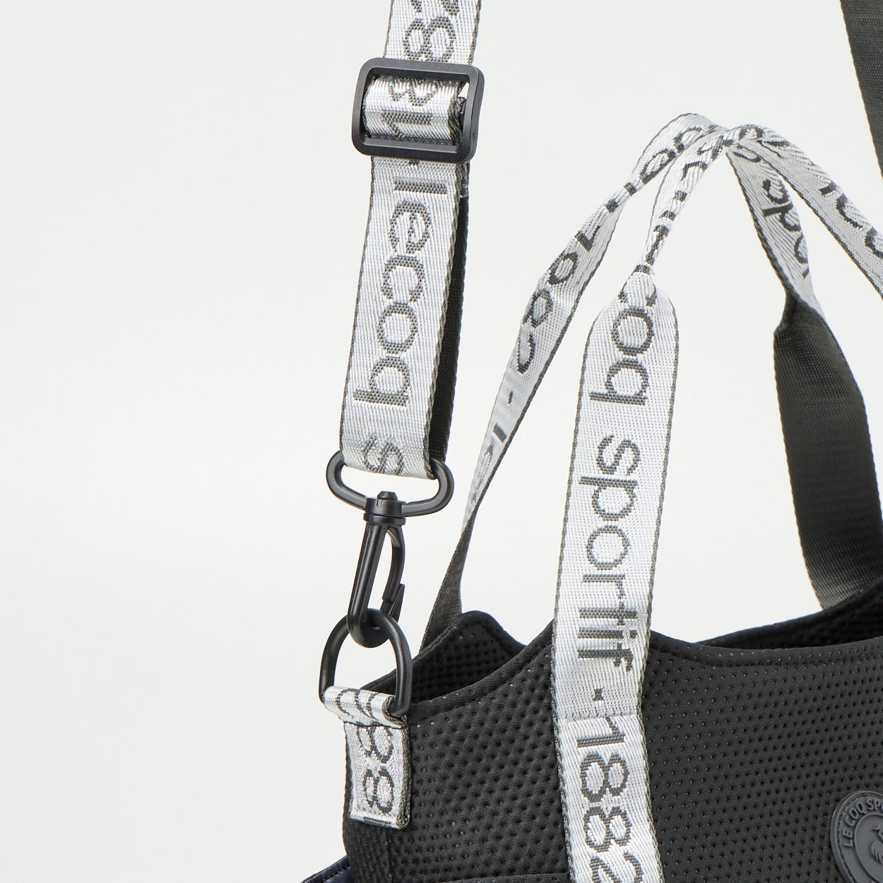 le coq sportif(ルコックスポルティフ) ポーチ付き2WAYテサゲ | イオン