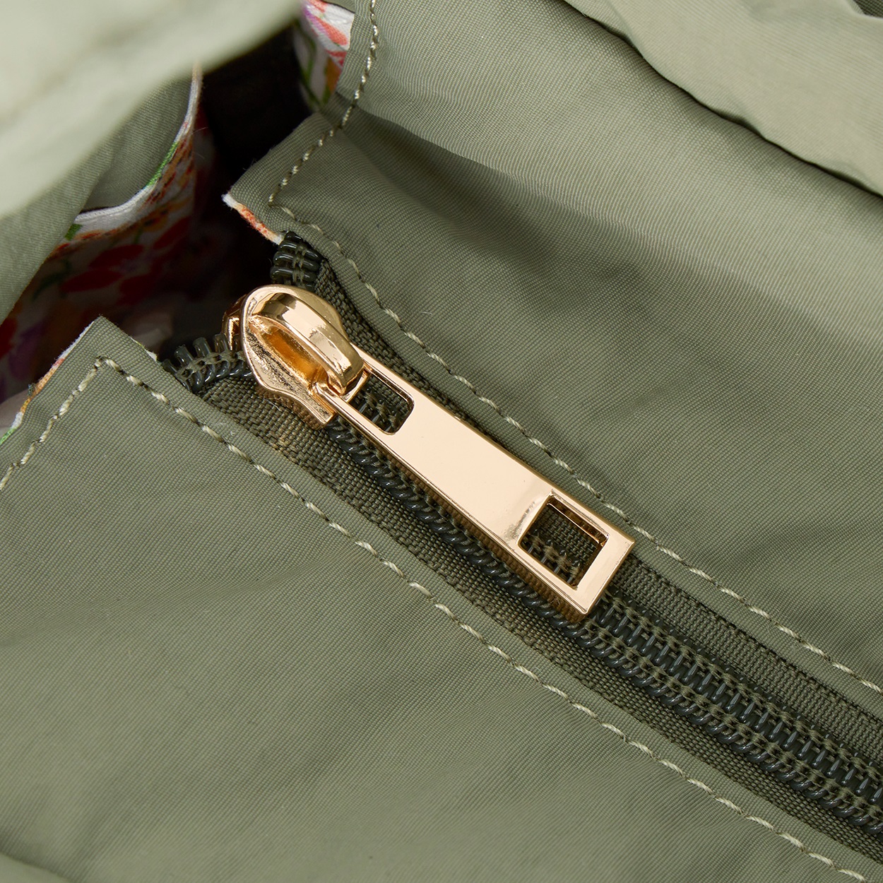 a.v.v(アー・ヴェ・ヴェ) フラワーライニングワンハンドル