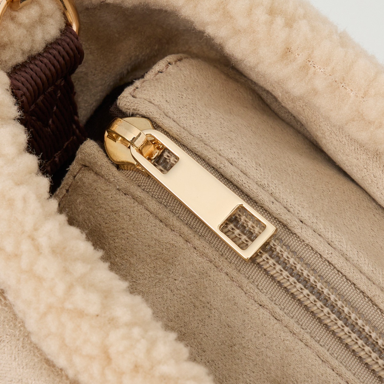 VASKA by moz(べスカモズ） スエードボア2WAYテサゲ | イオンスタイル