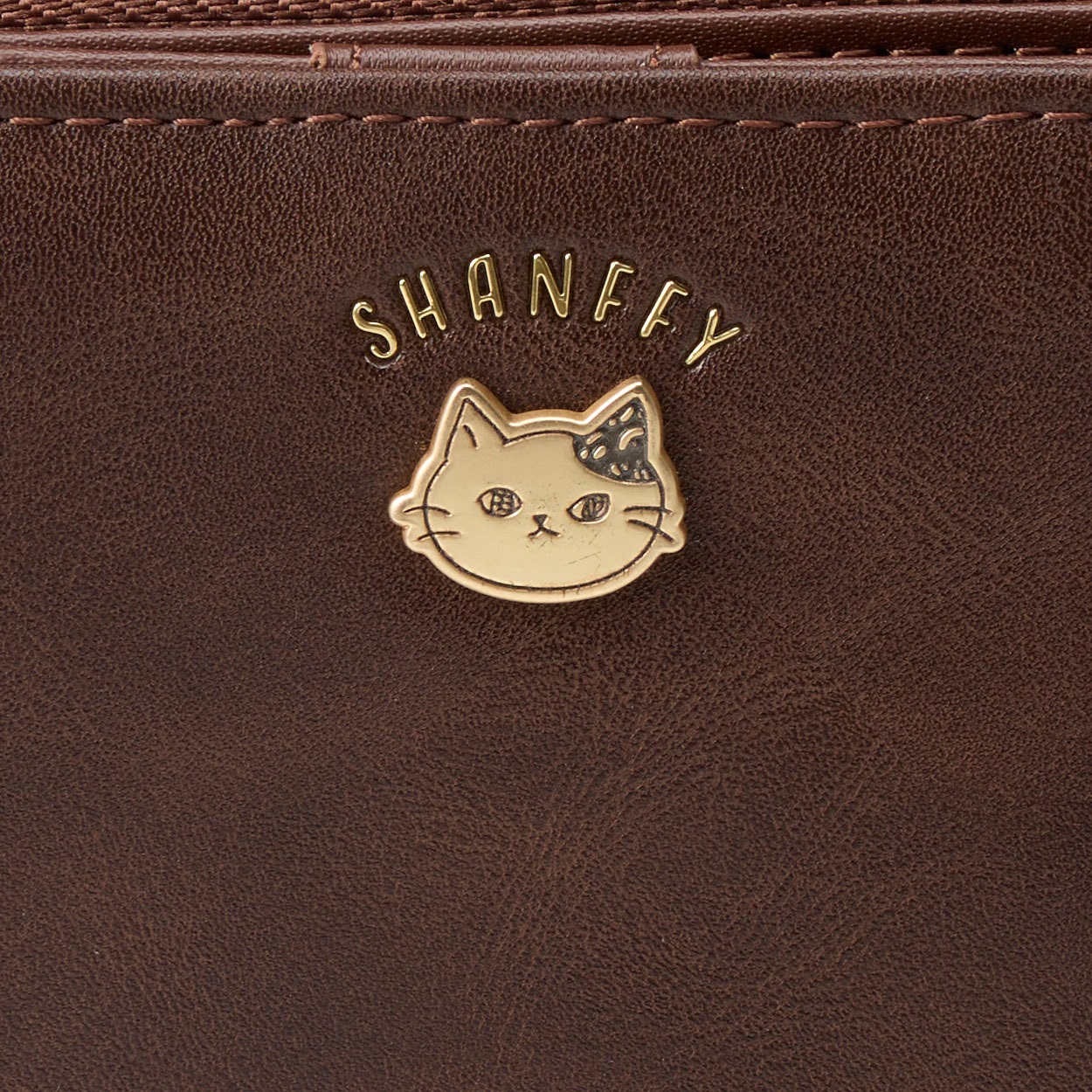 SHANFFY(シャンフィー) 猫ブローチ ラウンドファスナー折財布 | イオン