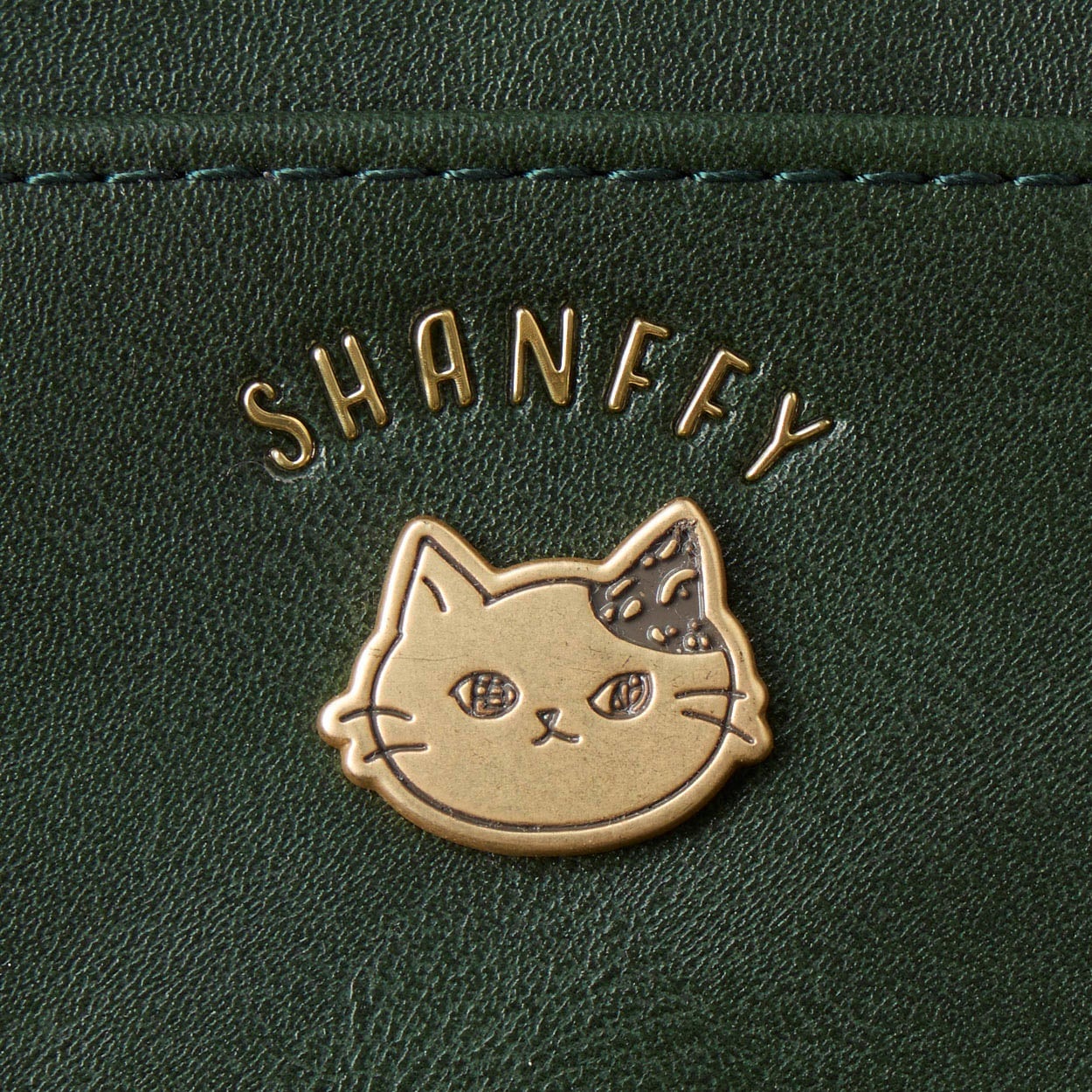 SHANFFY(シャンフィー) 猫ブローチ リール付きパスケース | イオン