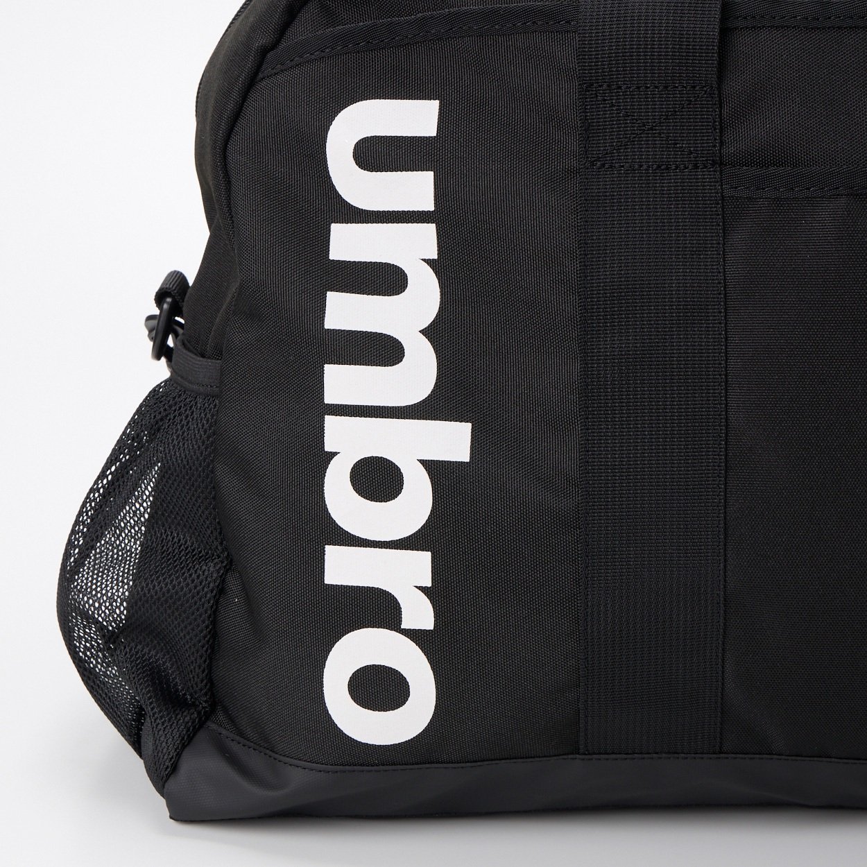 新品未使用　UMBRO アンブロ　3wayクローゼットバッグパック セール】クローゼットバックパックMサイズ【アウトレット