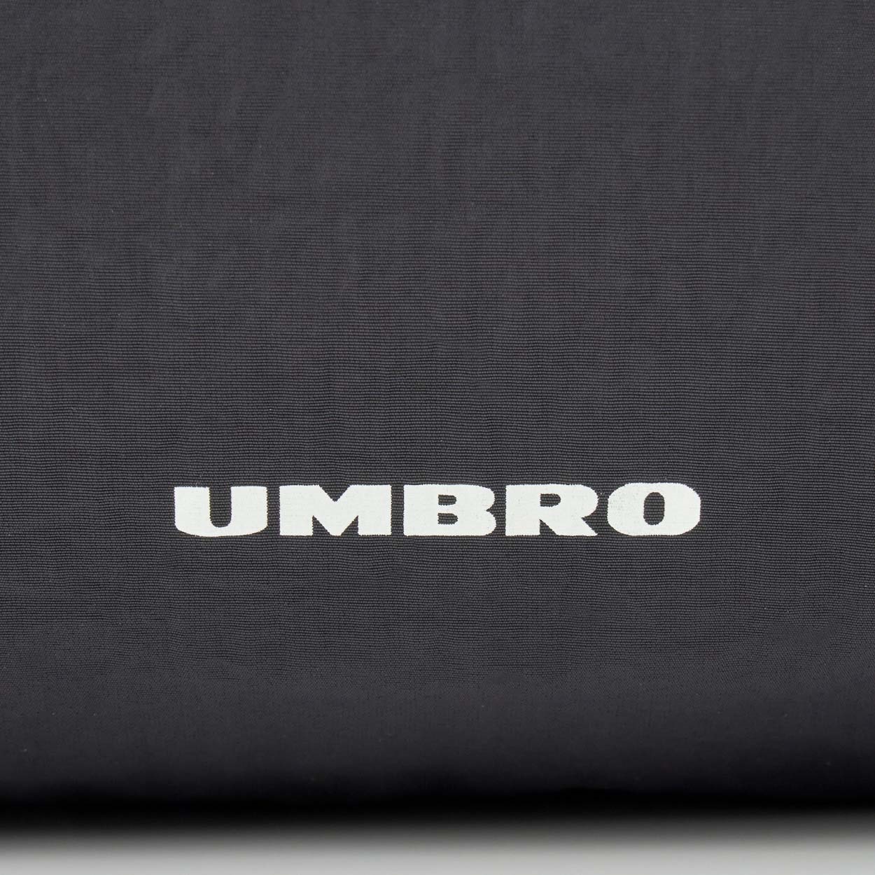 【サイズ:Medium_スタイル:Modern_色:Black】MOTOSTAG UMBRO(アンブロ) 横ショルダー | イオンスタイルオンライン 衣料品