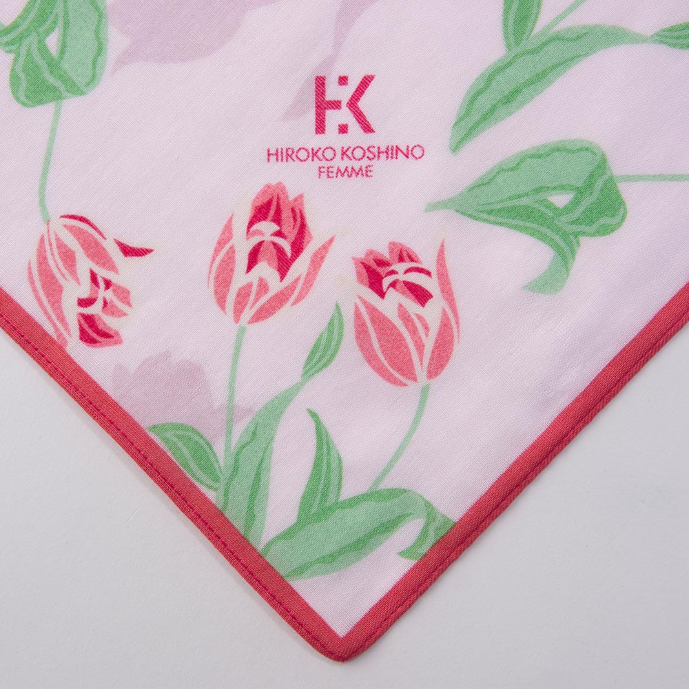 手刺繍入ちっちゃな ガーゼハンカチ【りす君とローズヒップ】 刺繍が