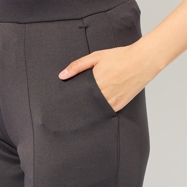美脚ストレッチテーパードパンツ なめらかな肌触り 吸水速乾 UV