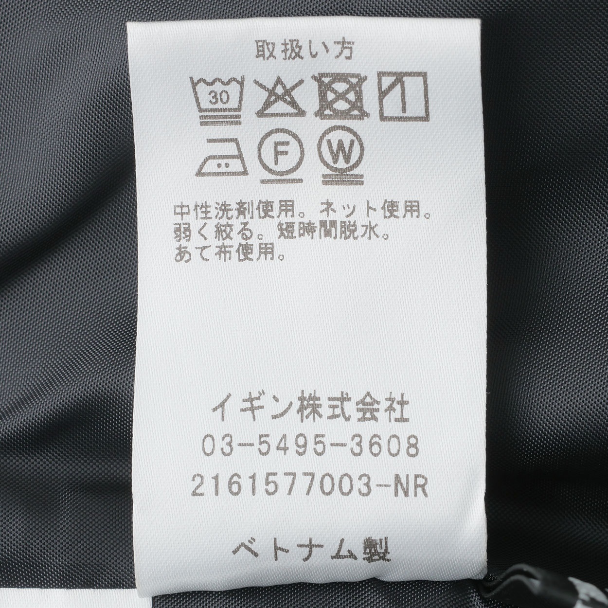 ブラックフォーマル アンサンブルスーツ 衿なしサテン使い前開き