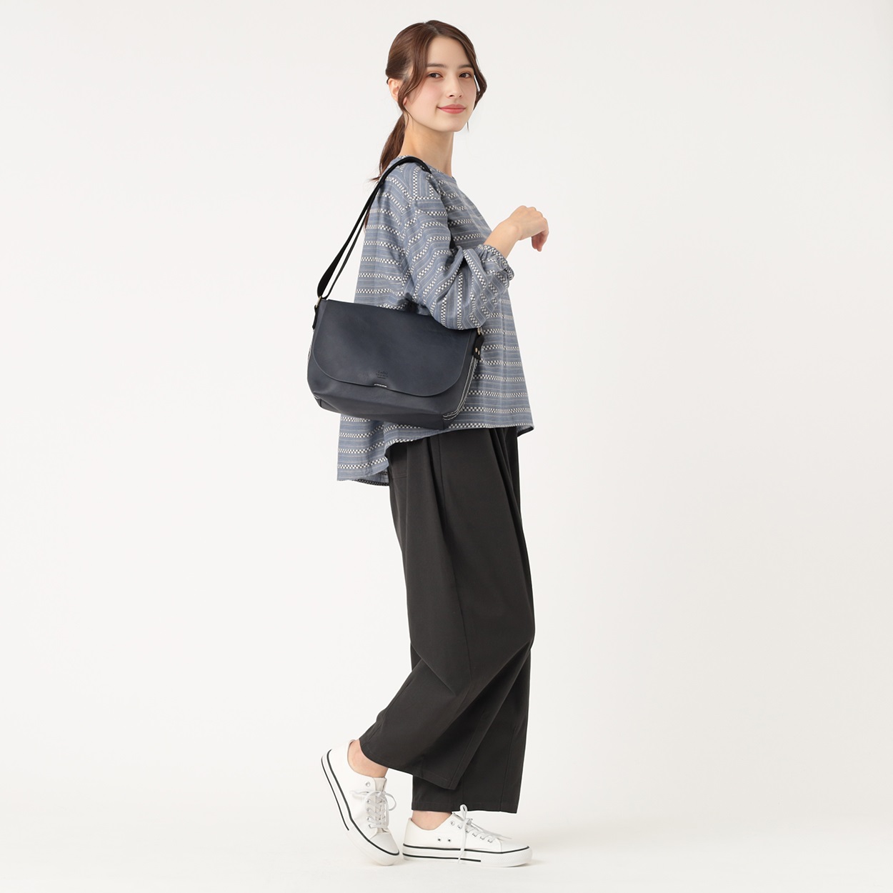 ポイント20倍対象】カラー合皮メッセンジャーショルダーバック