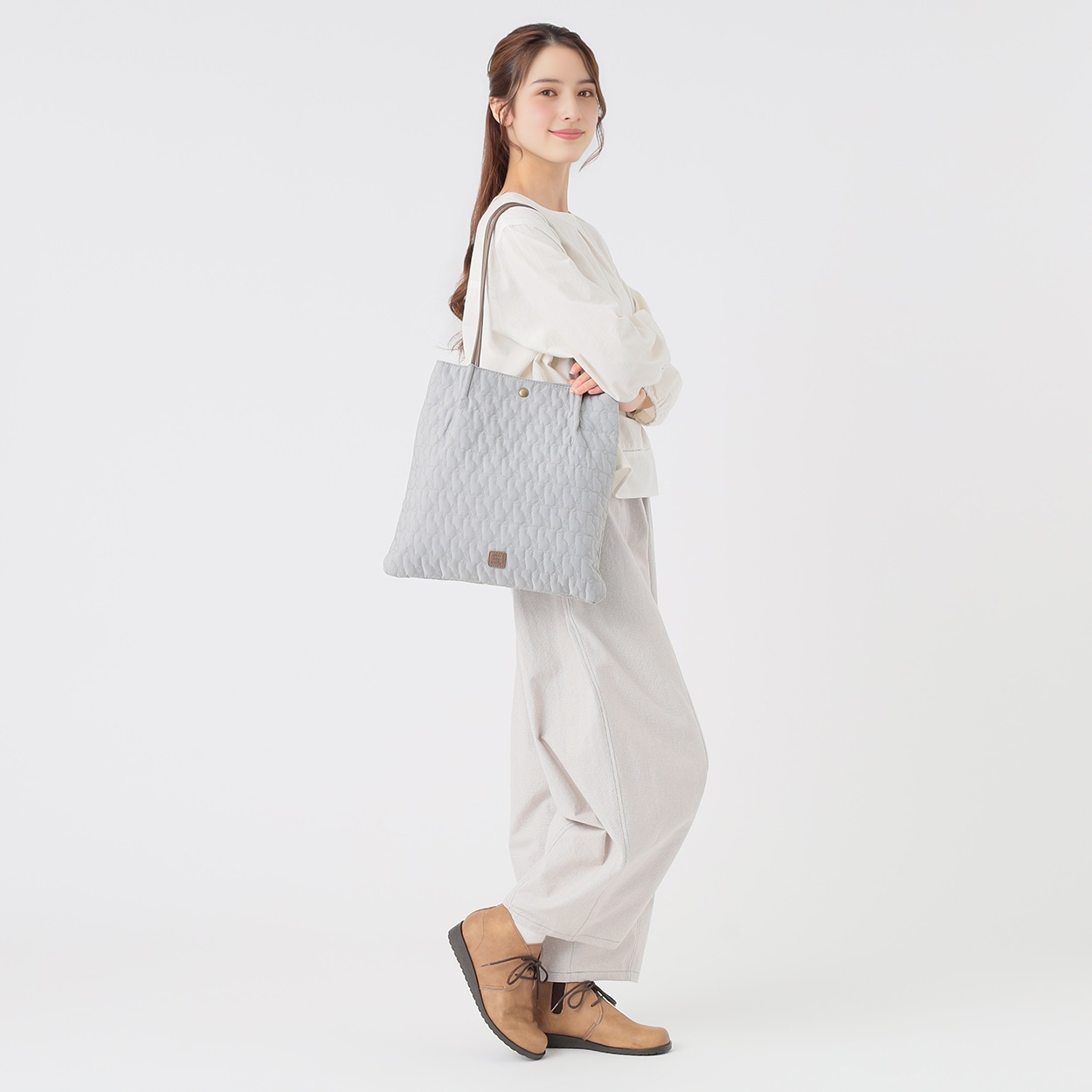 【セール中】HOW TO VENUS キルトタイルトートバッグ HOW TO VENUS キルトタイルトートバッグ