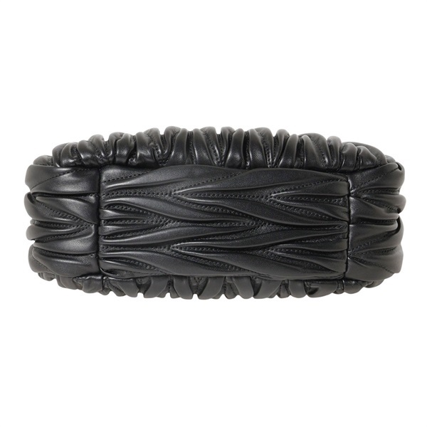 MIU MIU(ミュウミュウ) ワンダー マテラッセレザー ホーボーバッグ