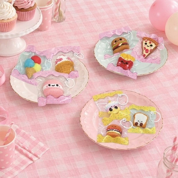 Hijojowo スクイーズ　マカロン　エクレア　セット※非売品マグネットつき ぷにゅもちスクイーズ マカロン 4580160412968 | イオンスタイル