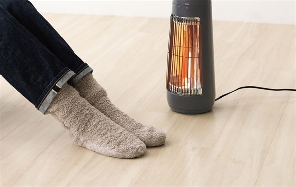 クワッズ 首振り機能付きカーボンヒーター QS425GY | イオンスタイル