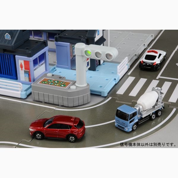 トミカ トミカタウン光る信号機 お一人さま3点限り 4904810595861 3歳