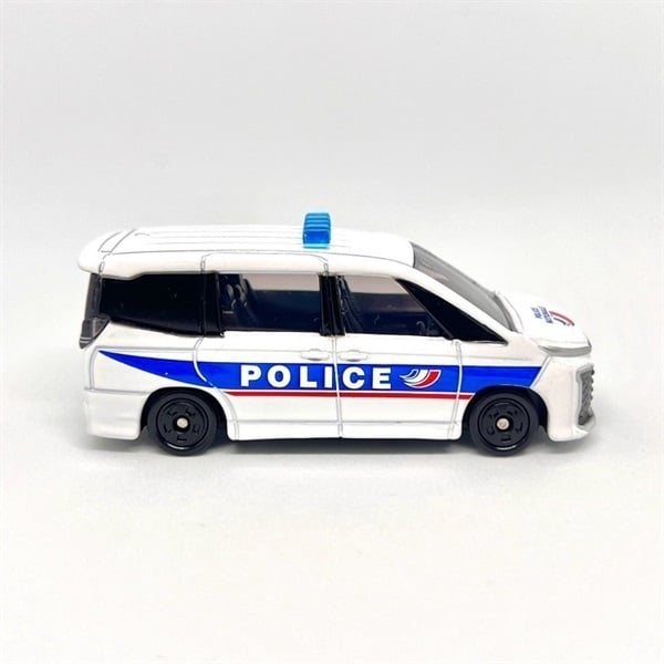 イオン トヨタ ヴォクシー フランス警察デザイン仕様 イオン トヨタ ヴォクシー フランス警察デザイン仕様