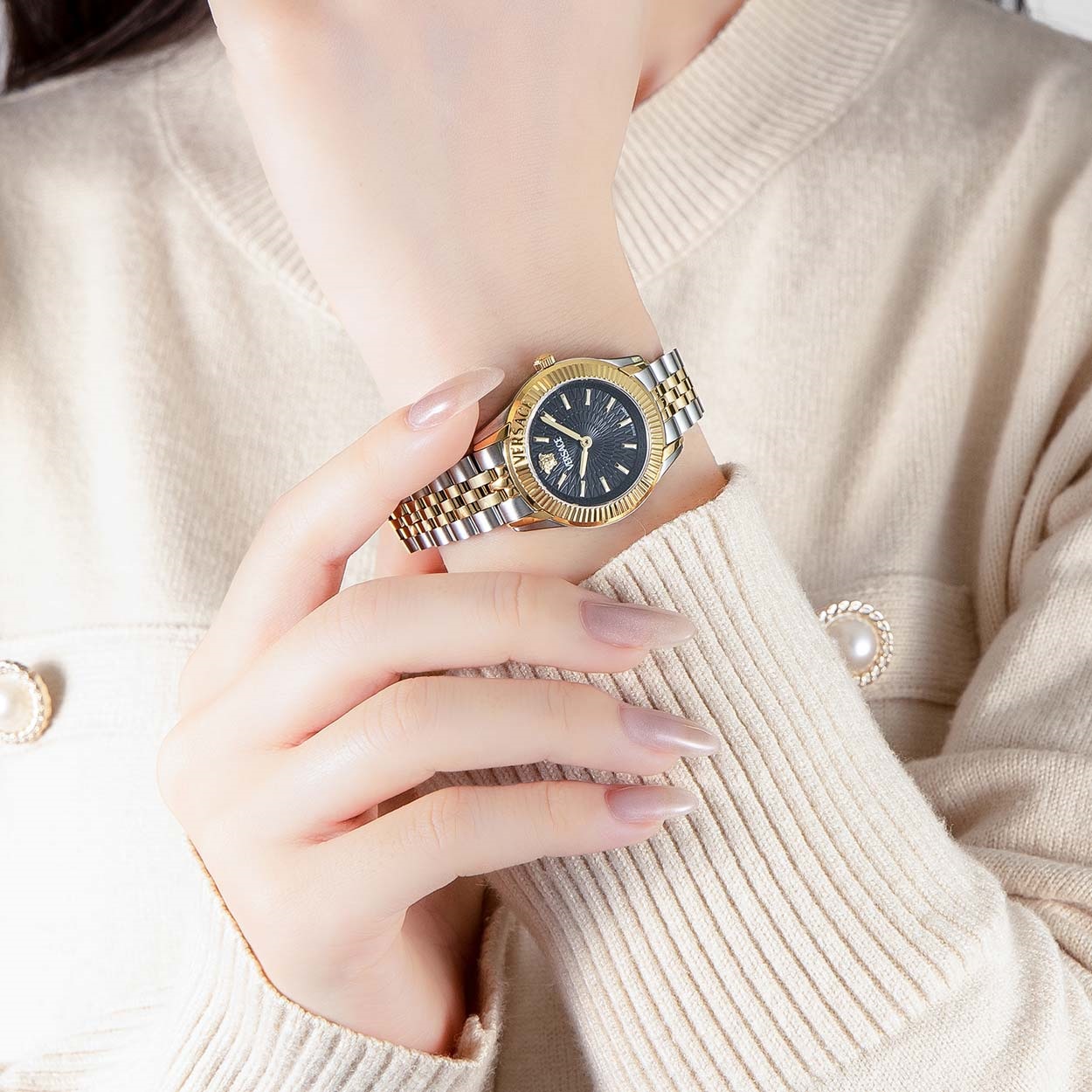 クラシック円形テーブル 金色装飾ヴェルサーチ風 VERSACE(ヴェルサーチ) GRECA TIME LADY VE9CA1125<06 従販> | イオン