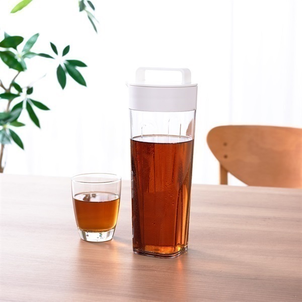 あーちゃページ ホームコーディ パッキン一体型スリムピッチャー 1.1L | イオン