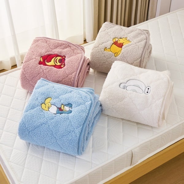 ホームコーディ ディズニー 敷パッド ロッツォ | イオンスタイル