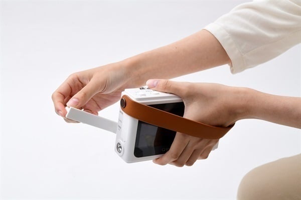 【美品】Qriom 手回し充電テレビ ＋ ラジオ JYTM-RTV430 maxresdefault.jpg